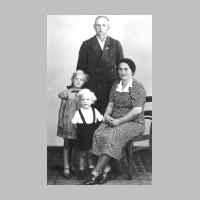 022-0433 Familie Ewald Zimmermann aus Goldbach im Jahre 1943.jpg